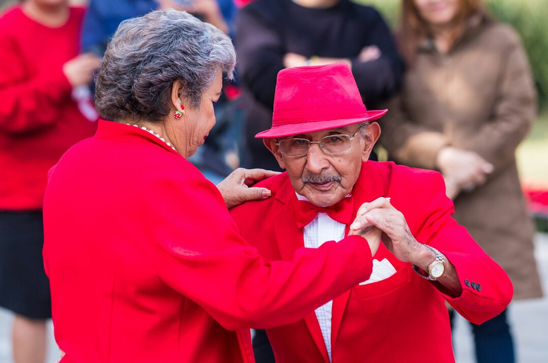 seniors dancing in group